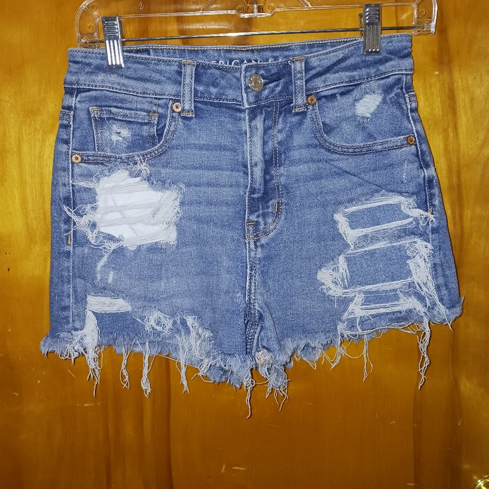 Really Cute heavily distressed American eagle size 2 shorts